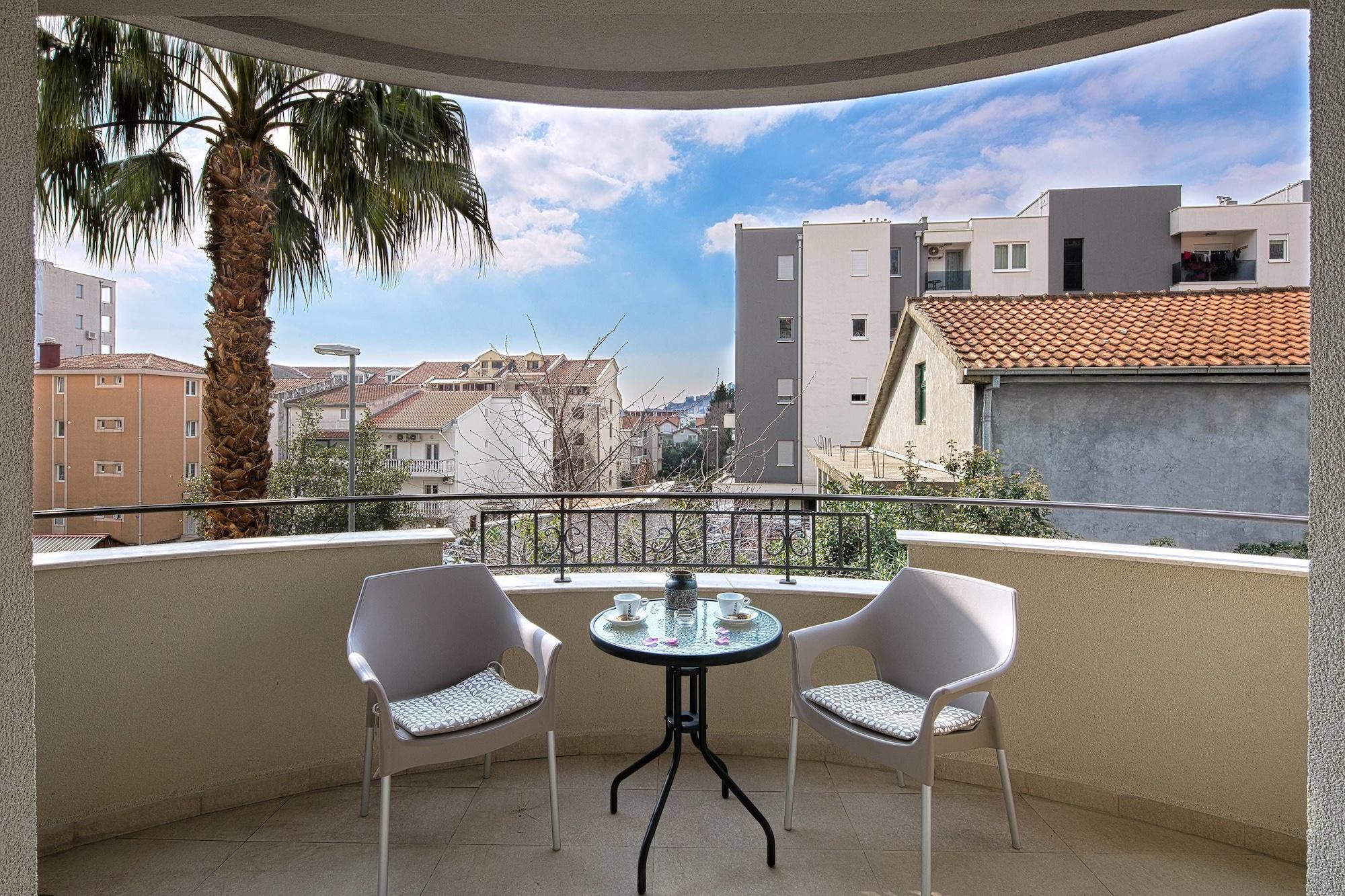 Le Marc Guest House Будва Екстер'єр фото