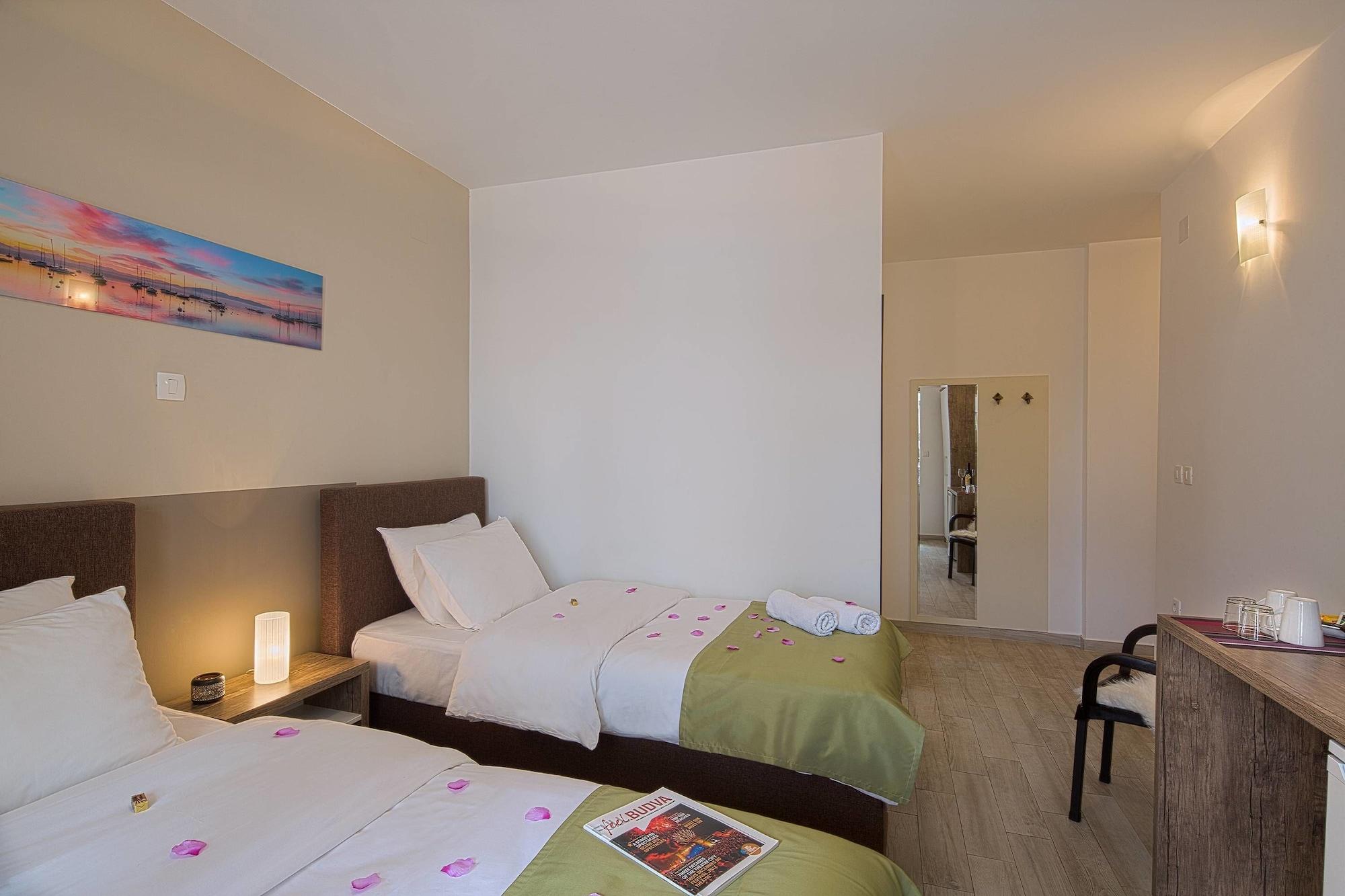 Le Marc Guest House Будва Екстер'єр фото