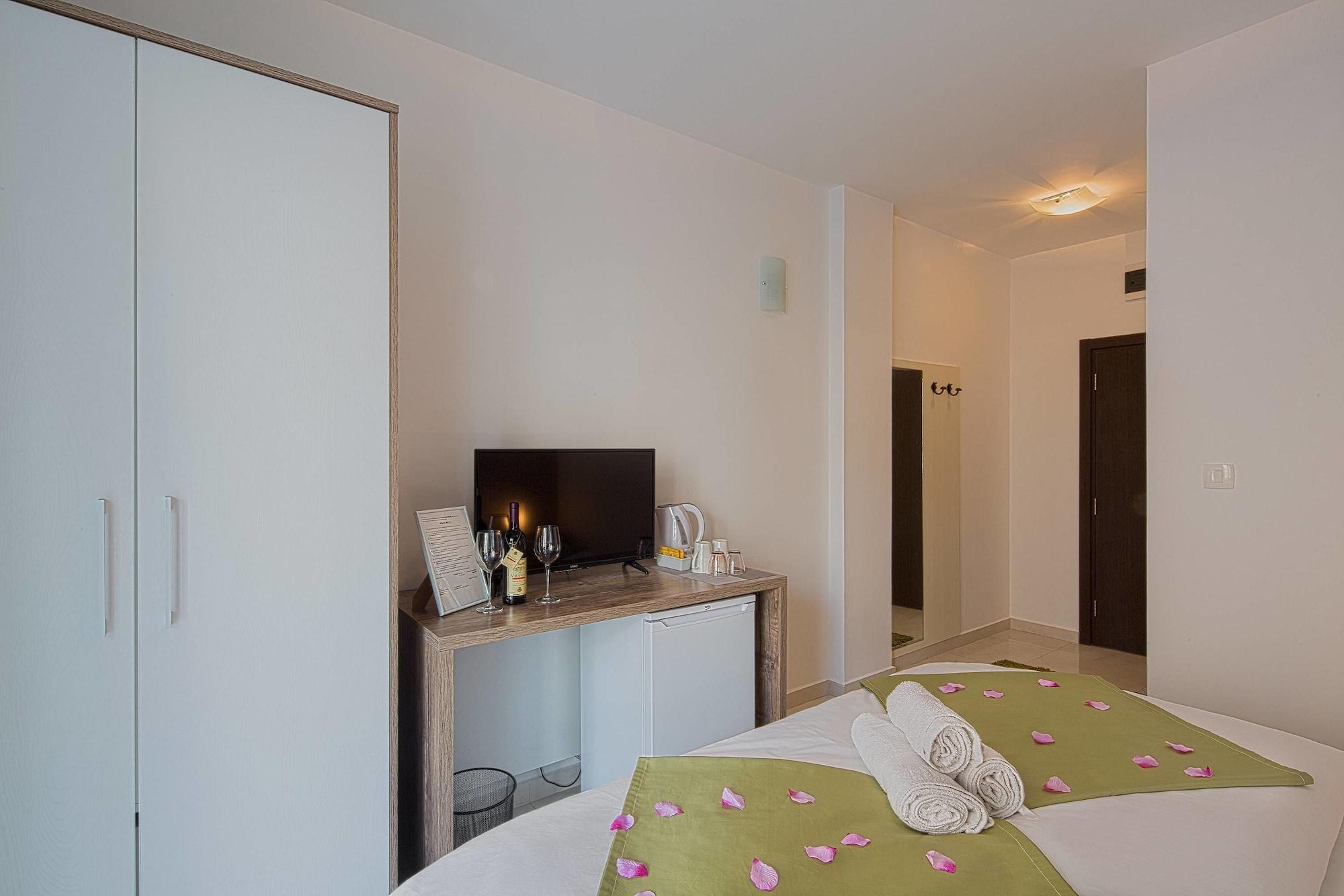 Le Marc Guest House Будва Екстер'єр фото