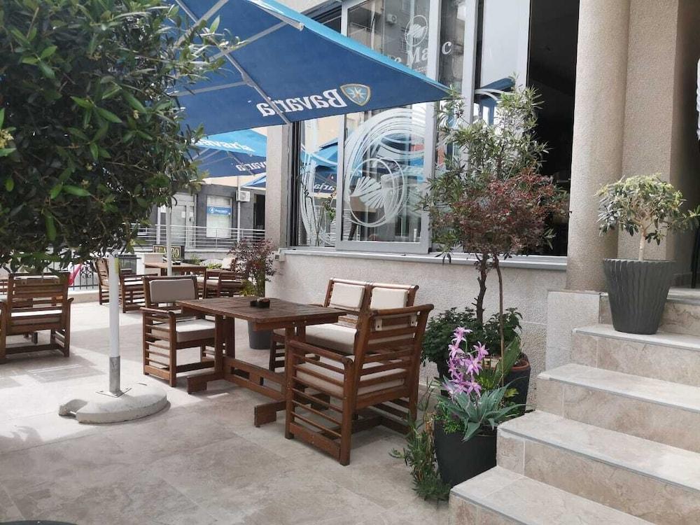 Le Marc Guest House Будва Екстер'єр фото